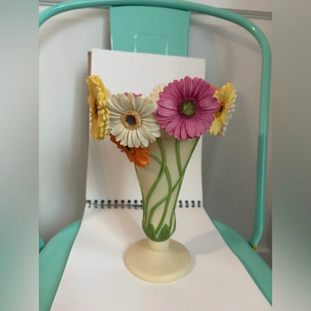 Ibis and Orchid Design Gerber Daisy Bonded Marble Table Vase Retired